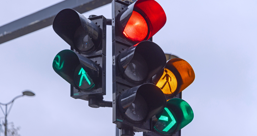 Đèn tín hiệu giao thông là gì? Cấu tạo, nguyên lý và ứng dụng thực tế